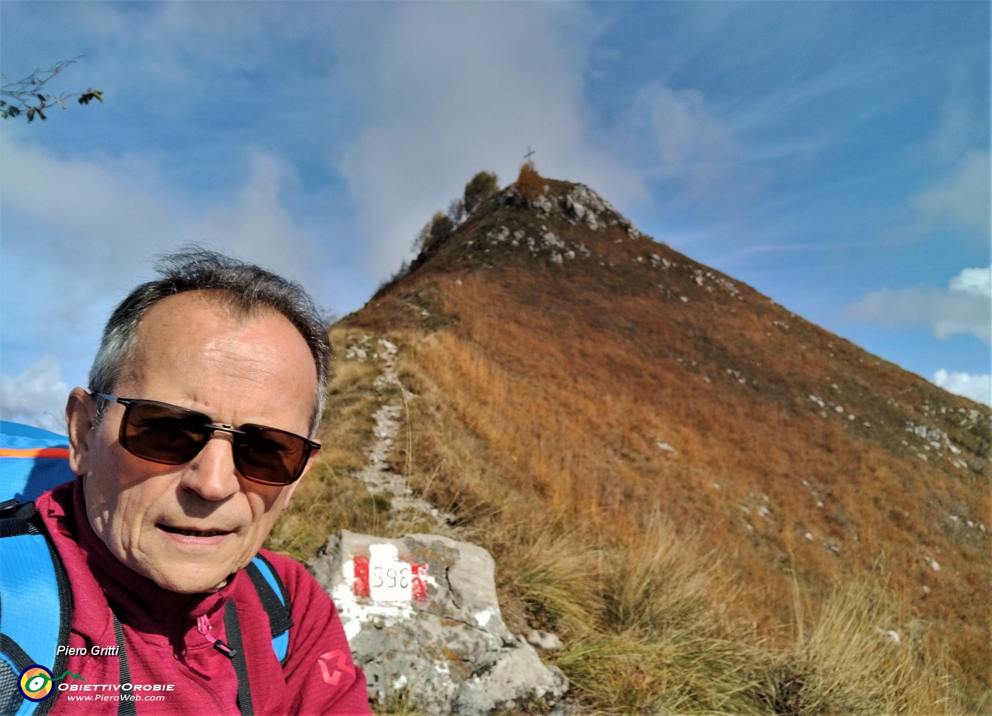37 Alla selletta tra Val Brembana e Val Serina  (1280 m) ...rampatina finale per la vetta!.jpg